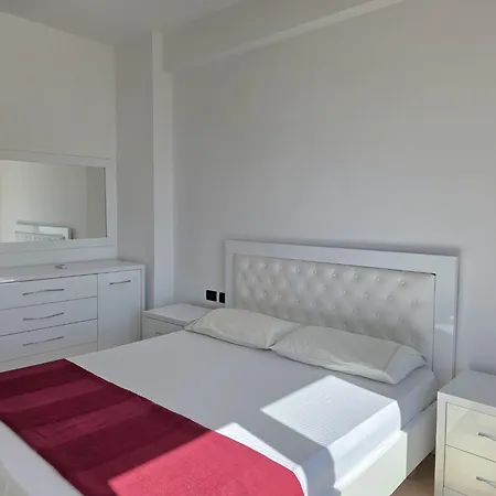 Apartment In Near Sandy