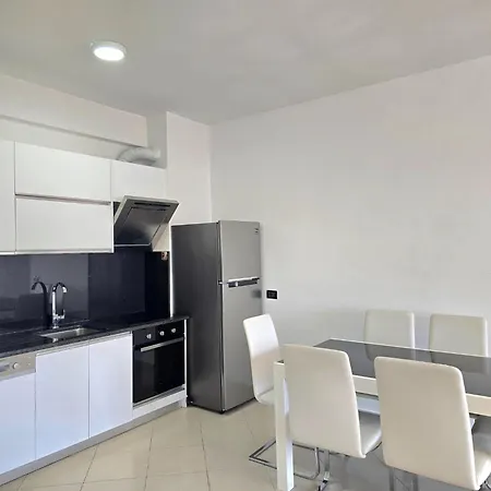 Apartment In Near Sandy