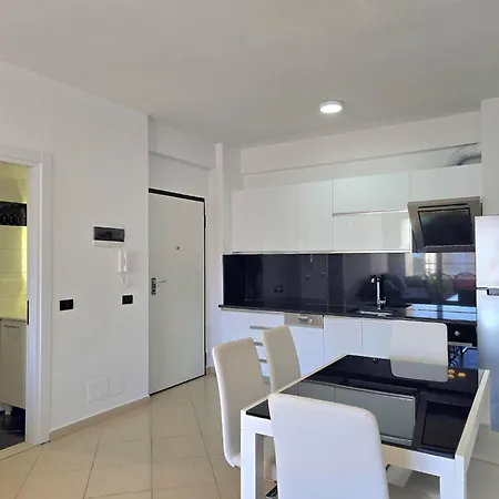 Apartment In Near Sandy *