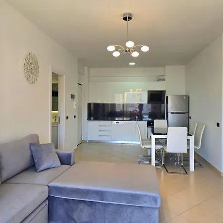 Apartment In Near Sandy *